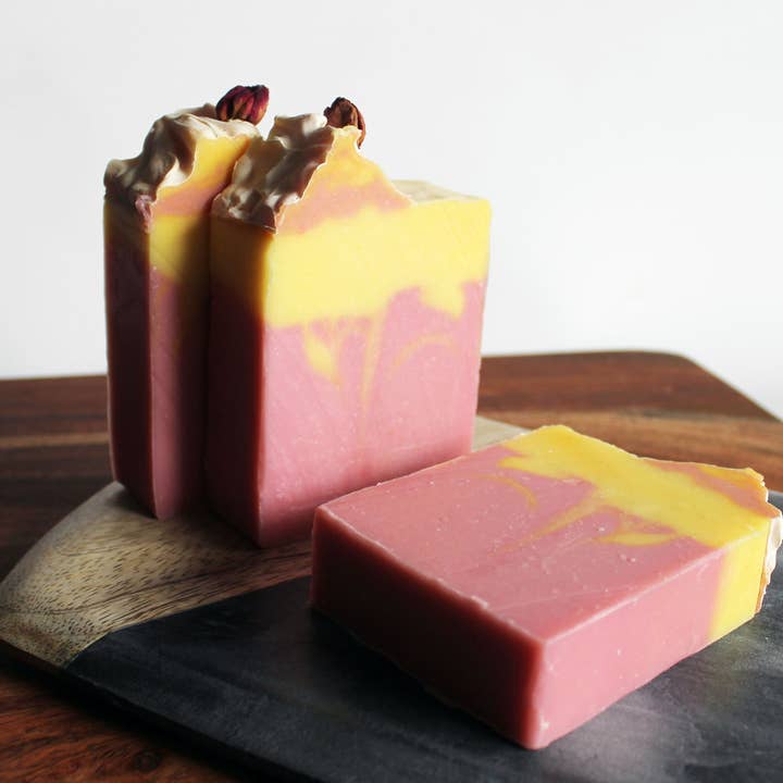 Roze grapefruit sheaboter zeep voor wholesale door New York’s Bathhouse