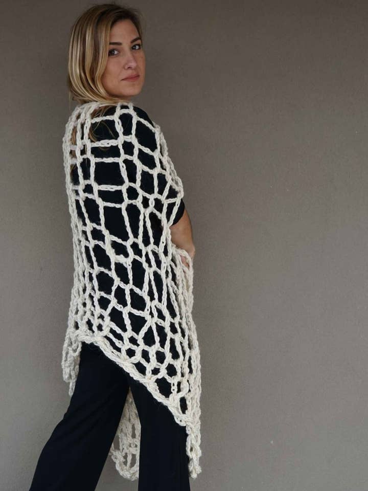 Serena - Handgestricktes Wickeltuch aus Merinow für den Großhandel von SENSIFY by Laila Sørensen