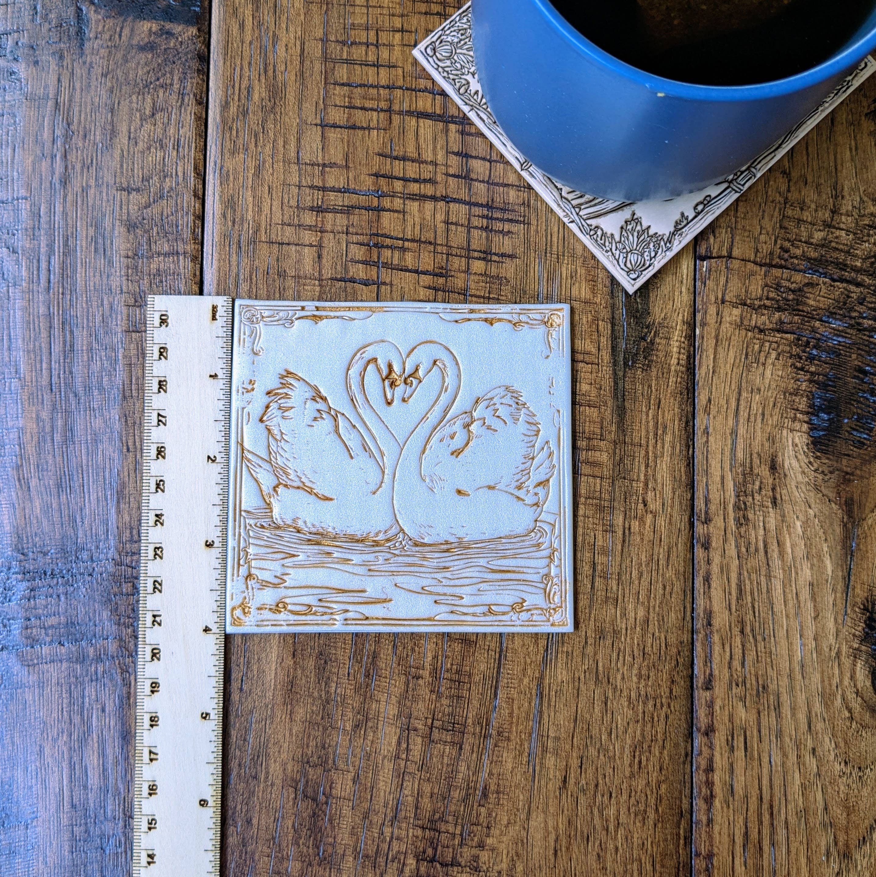 Stag and Branch - Vente Sous-verre - Dessous de verre en argile polymère Cygne blanc et or3