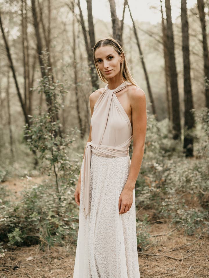 New Überrock aus Spitze für den Großhandel von CEYLAN BCN