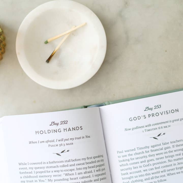 Barbour Publishing, Inc. - Wholesale Religion - One Devotion a Day for Women5