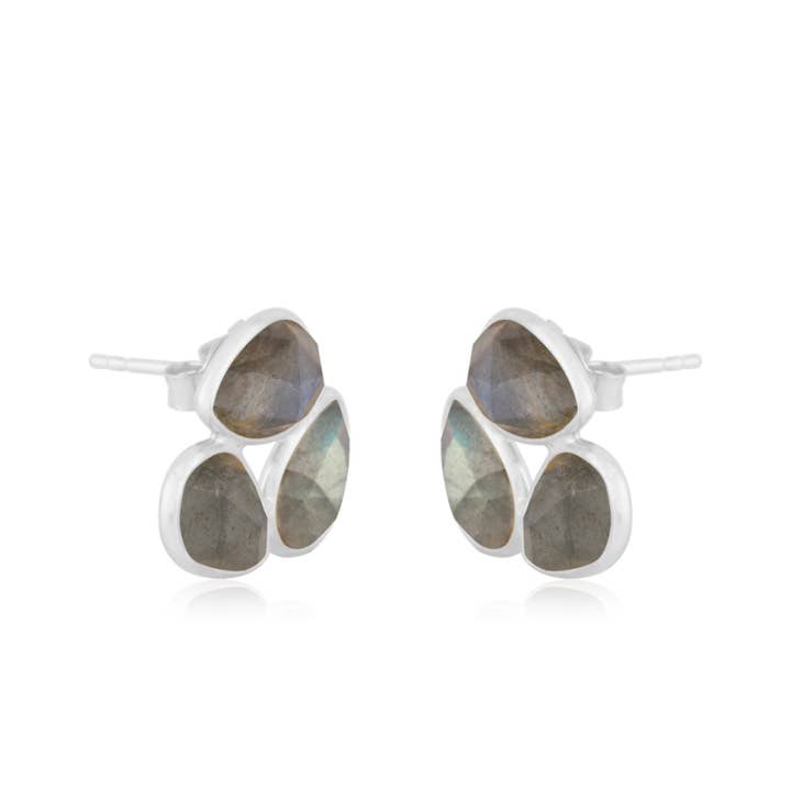 Boucles d'oreilles en labradorite et argent Trin. pour la vente par JoJo Harris