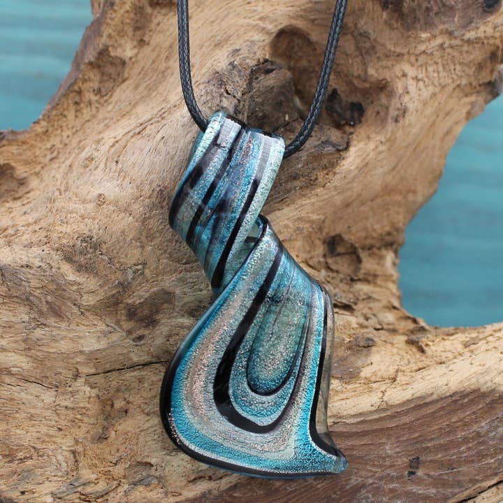 BESHEEK JEWELRY - Vendita all'ingrosso Collana con ciondolo/pendaglio - Ciondolo a spirale in vetro soffiato blu e nero ispirato a Murano2