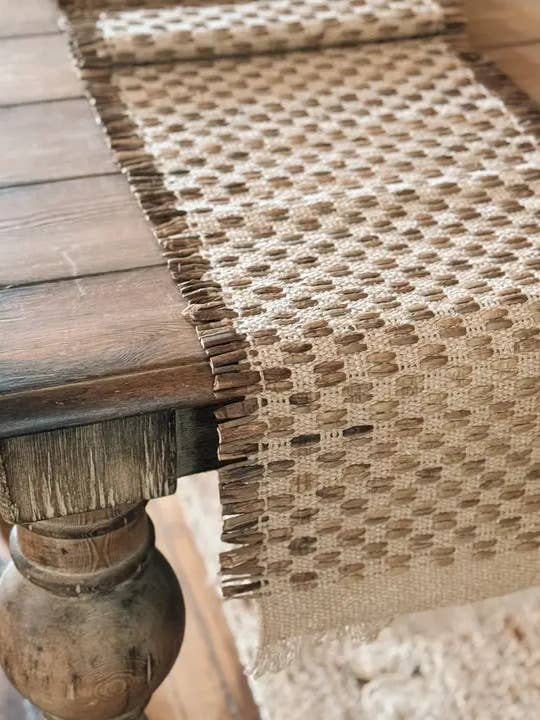 Chemin de table en jacinthe d'eau tissée à la main et coton - Naturel pour la vente par Patina Vie