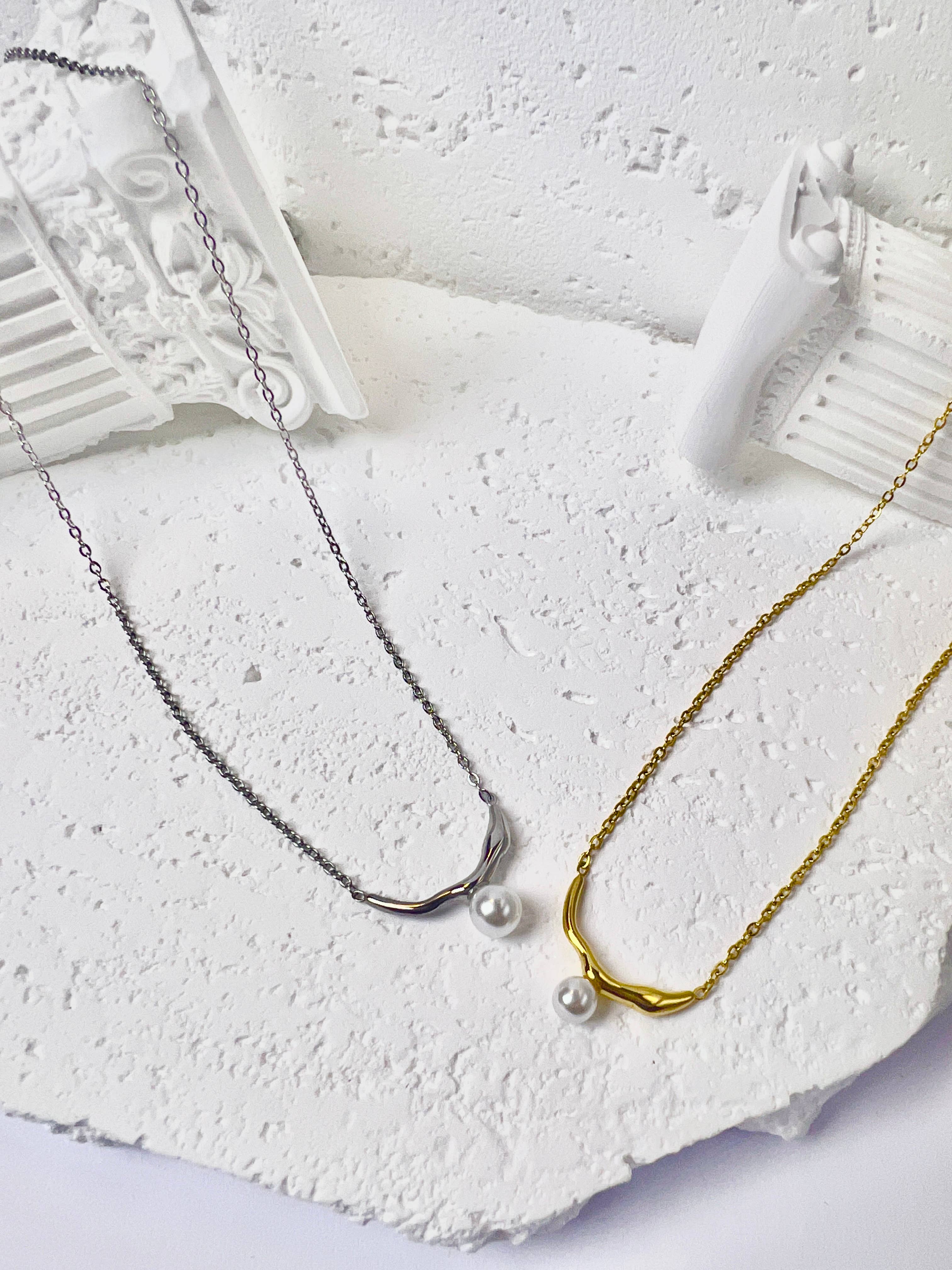 COSMOS – wholesale Beaded/pearl necklace – Stainless steel necklace with pearl pendant1