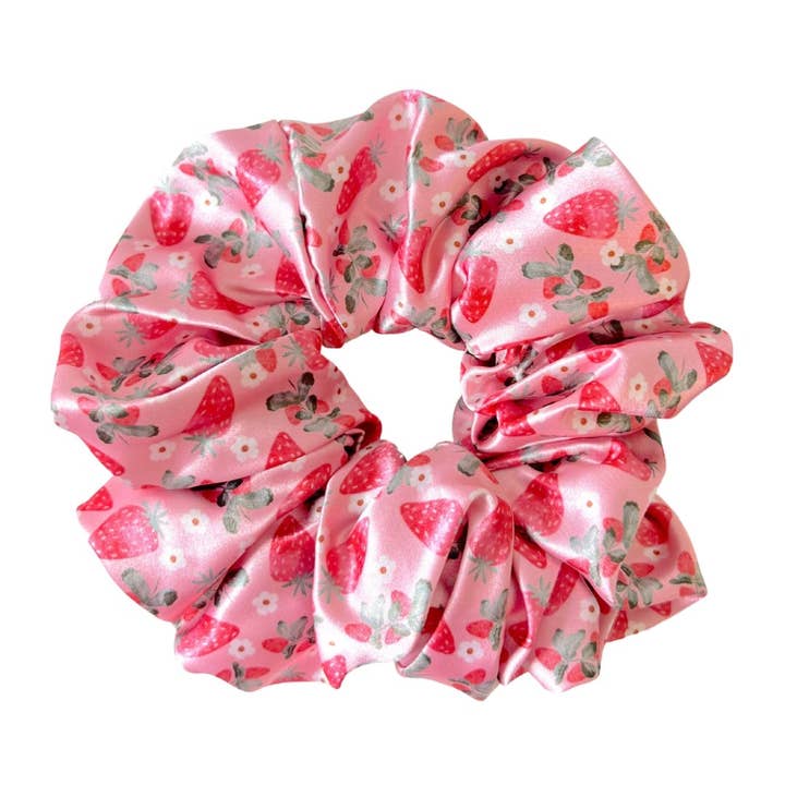 STRAWBERRY LOVER - Chouchou en soie imprimé pour la vente par Beyond Scrunchies