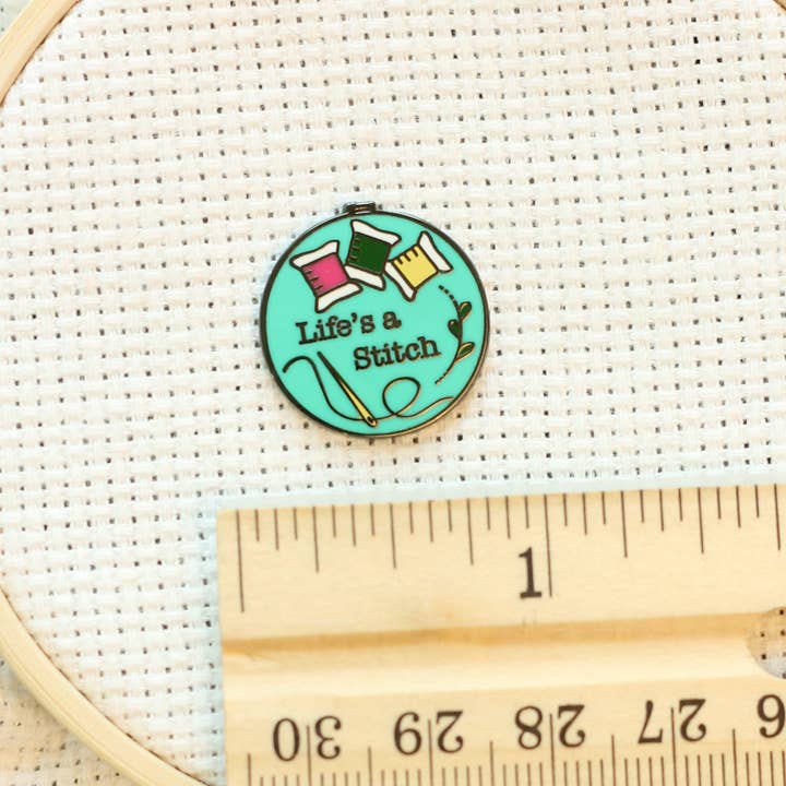 Snarky Crafter Designs - Wholesale Embroidery/Cross Stitch Supplies - Life's a stitch Magnetic Needle Minder