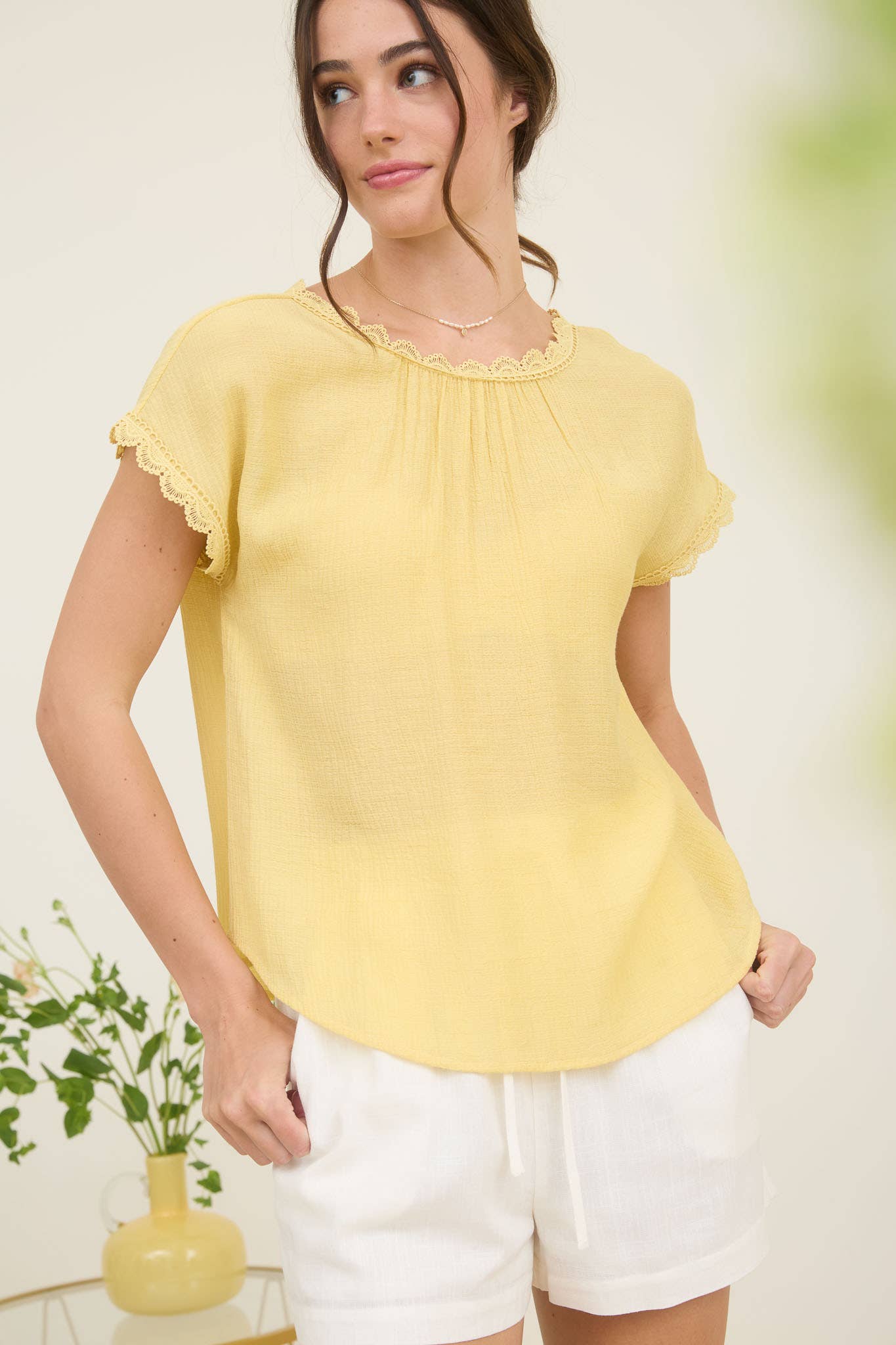 Blu Pepper - Vendita all'ingrosso Camicetta - Donna - Blusa a maniche corte con dettaglio fiocco posteriore e bordo in pizzo.5