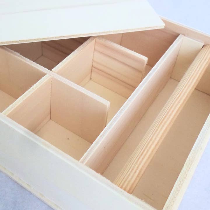 Preiswertes Schmuckkästchen mit Rippen und Trennwänden für den Großhandel von Atiladecor, Artesanato Lda