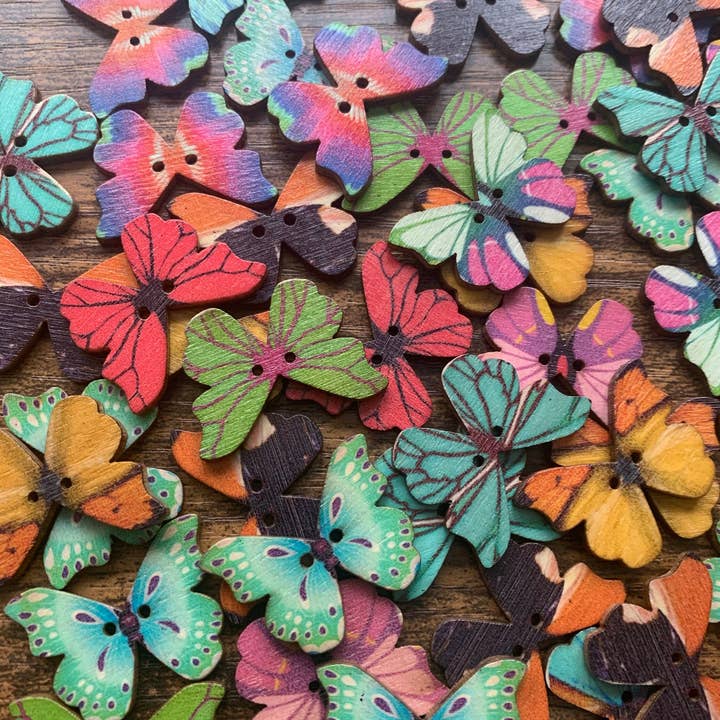 Magnifique Hearts - Wholesale Sewing button/snap - Wooden Butterfly Buttons - Perfect for Scrapbooking2