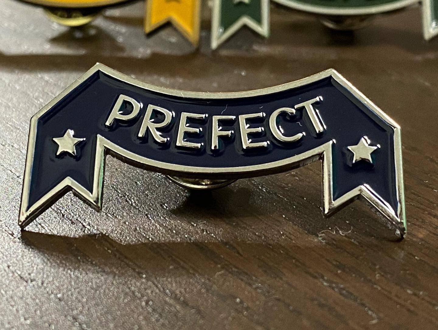 The Witch's Cabin - Venta al por mayor Botón/prendedor - Pin vintage Prefecto Hogwarts  Harry Potter1