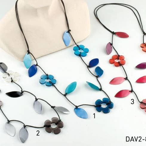 NOA ECCO - Vendita all'ingrosso Girocollo/collier - Collare regolabile con foglie di metallo e fiori di resina.0