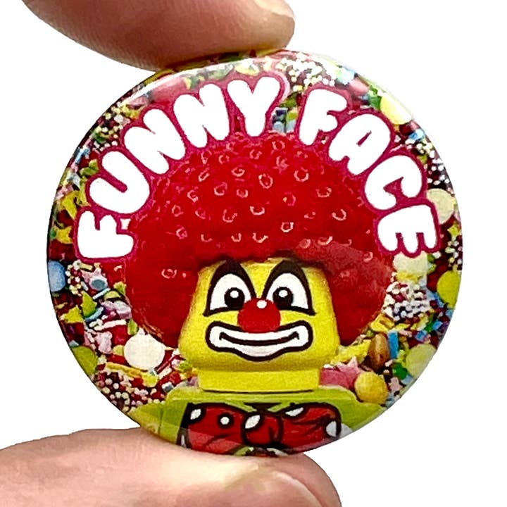 Rolig ansikte clown knappnål märke för wholesale av Bite Your Granny