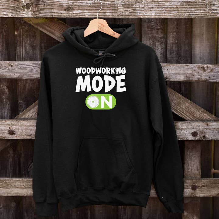 Sweat à capuche Woodworking Mode On pour la vente par Magnolia Oaks Woodshop