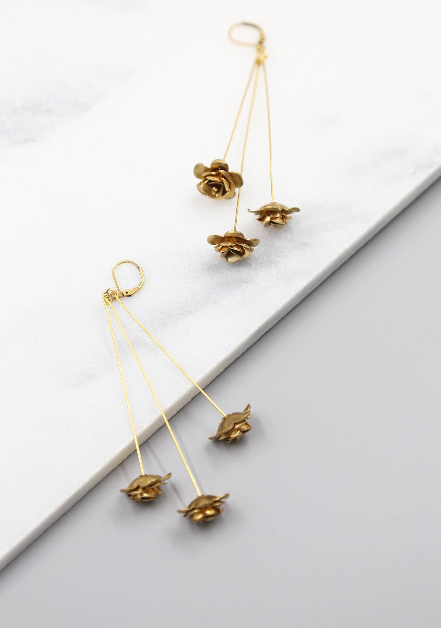 Acute Designs - Vendita all'ingrosso Orecchini pendenti - Orecchini a forma di bocciolo di rosa dorato7