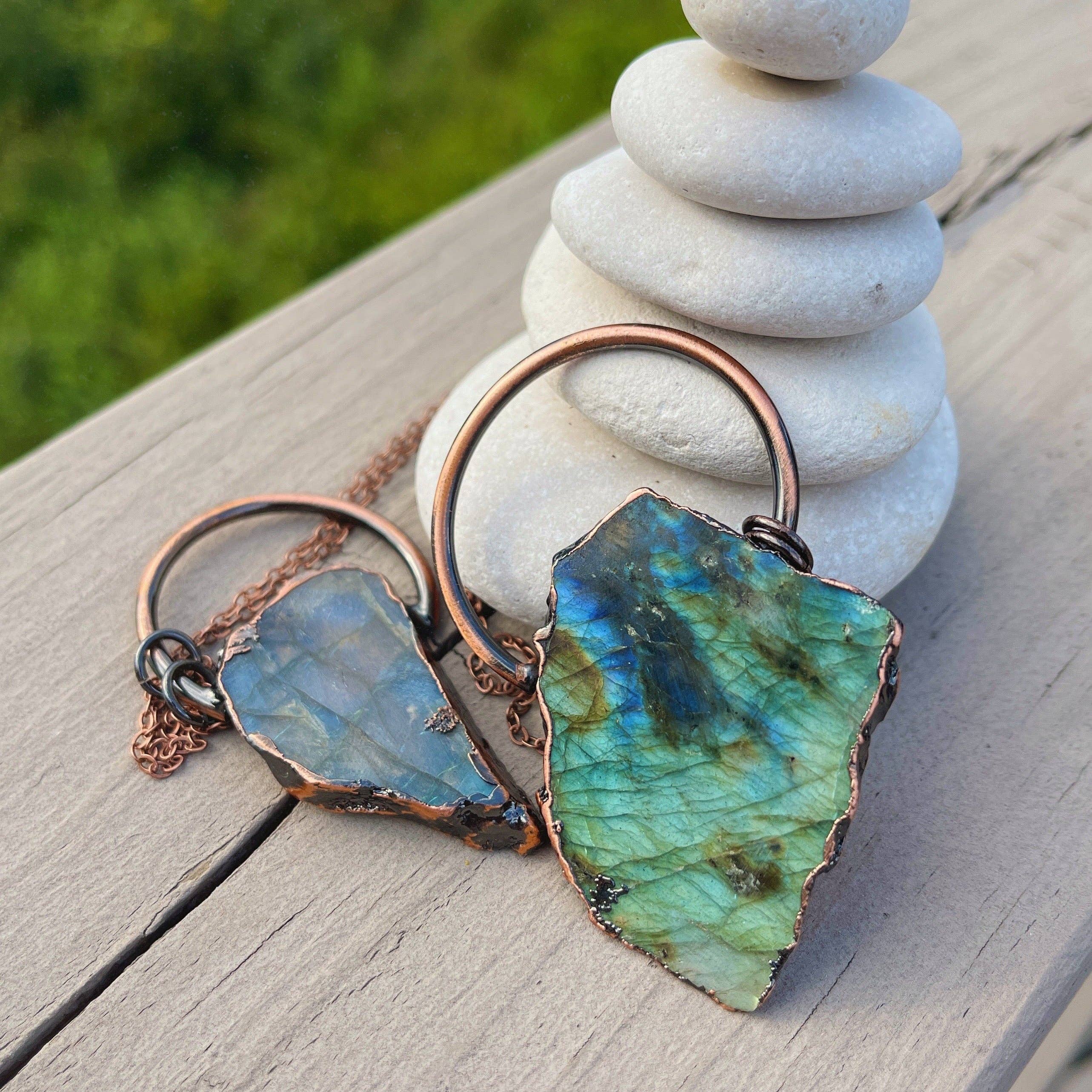 Peace Love Bling – Großhandel Kette mit Anhänger/Charm – Halskette mit Edelsteinplatte2