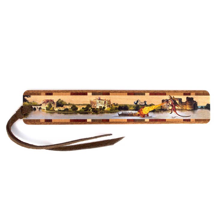 Marque-page en bois fait main Fire Breathing Dragon Defends Castle pour la vente par Mitercraft