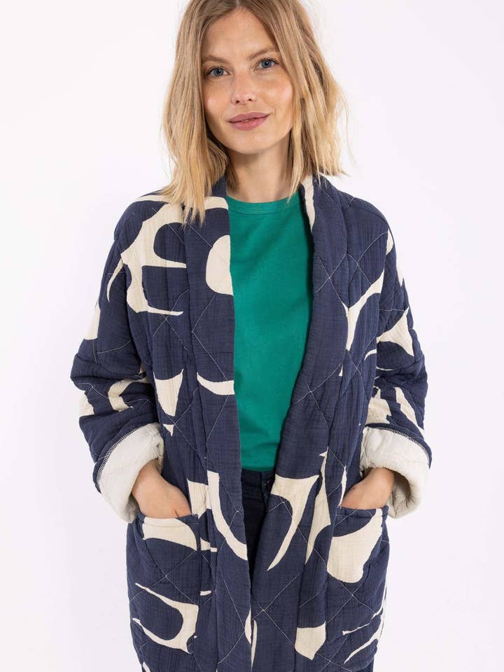 Danekatrin Quilt Jacket Dark Navy/Chalk TROPS for engroshandel hos Danefae København