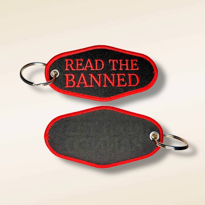 Lire le porte-clés d'hôtel brodé interdit pour la vente par Library Cat Designs