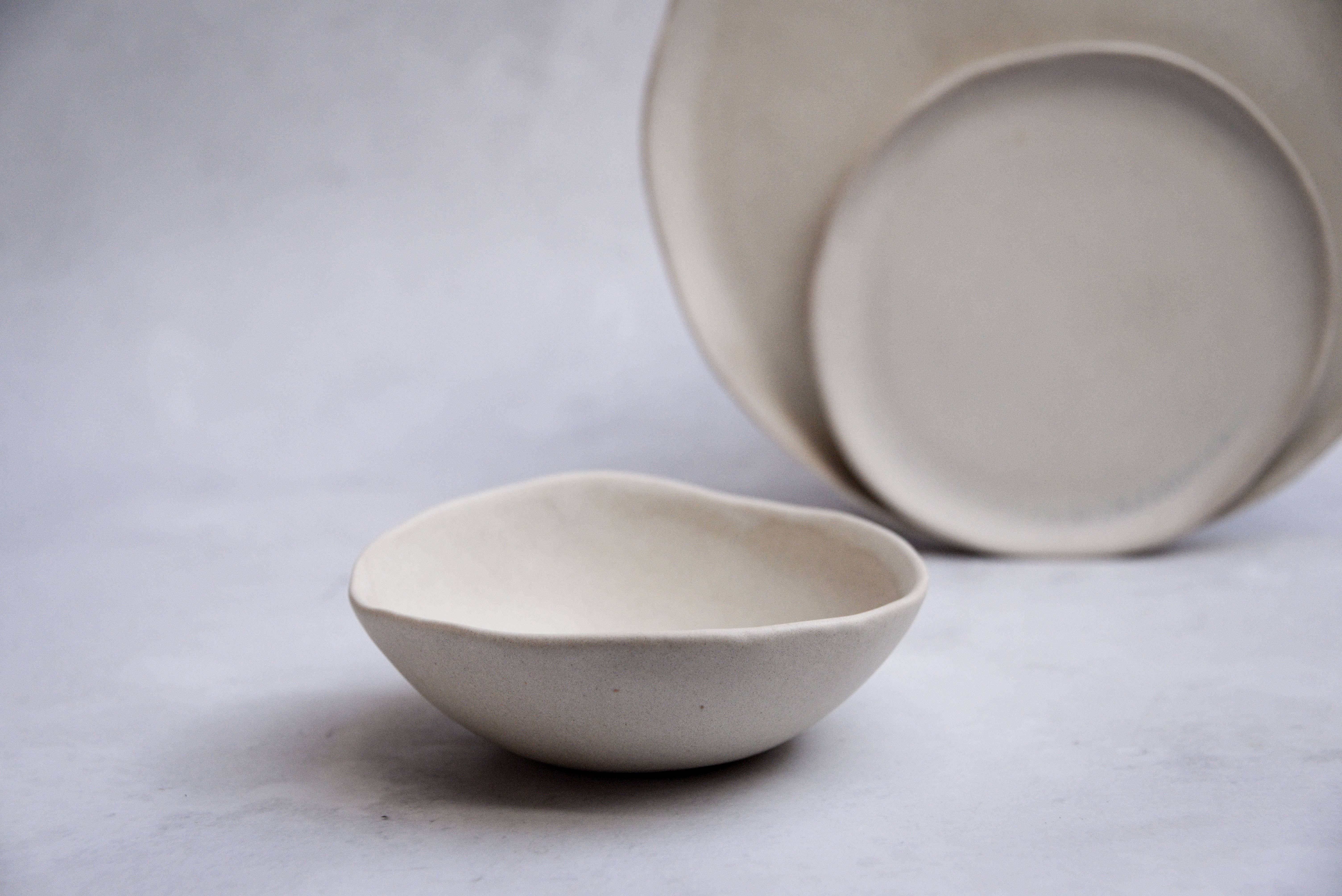 LAIMA CERAMICS (SIA Radosa Apvieniba Spares) – wholesale Tallrikar – Porslin SAHARA — Handgjorda Beige Matta Tallrikar och Skålar4