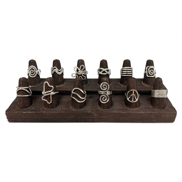 Anju Jewelry – Engroshandel Smykkestativ og -display – Brun Træ Ring Display - Indeholder 12 Ringe