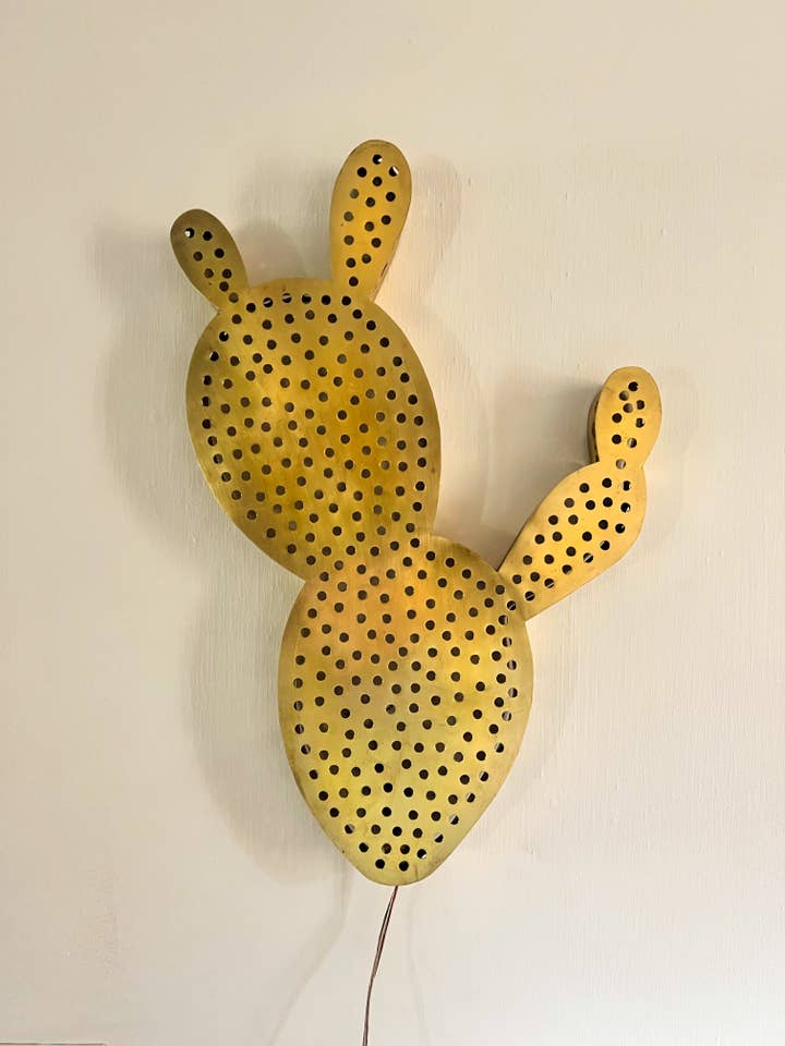 Applique murale électrifiée - Cactus pour la vente par Maison Callaloo