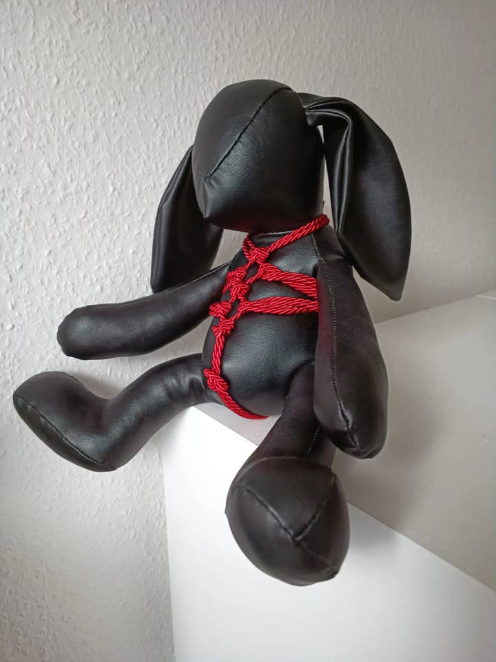 ROPEBUNNY - PU Leather / Kunstleder für den Großhandel von RopeBunny