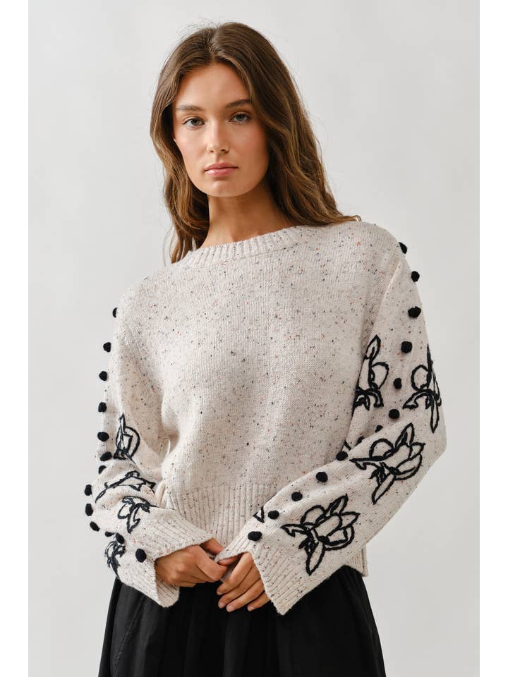 Aaron & Amber – Engroshandel Pullover - Dame – MAS3020 ÆRMET BRODERET SWEATER MED POMPOM10