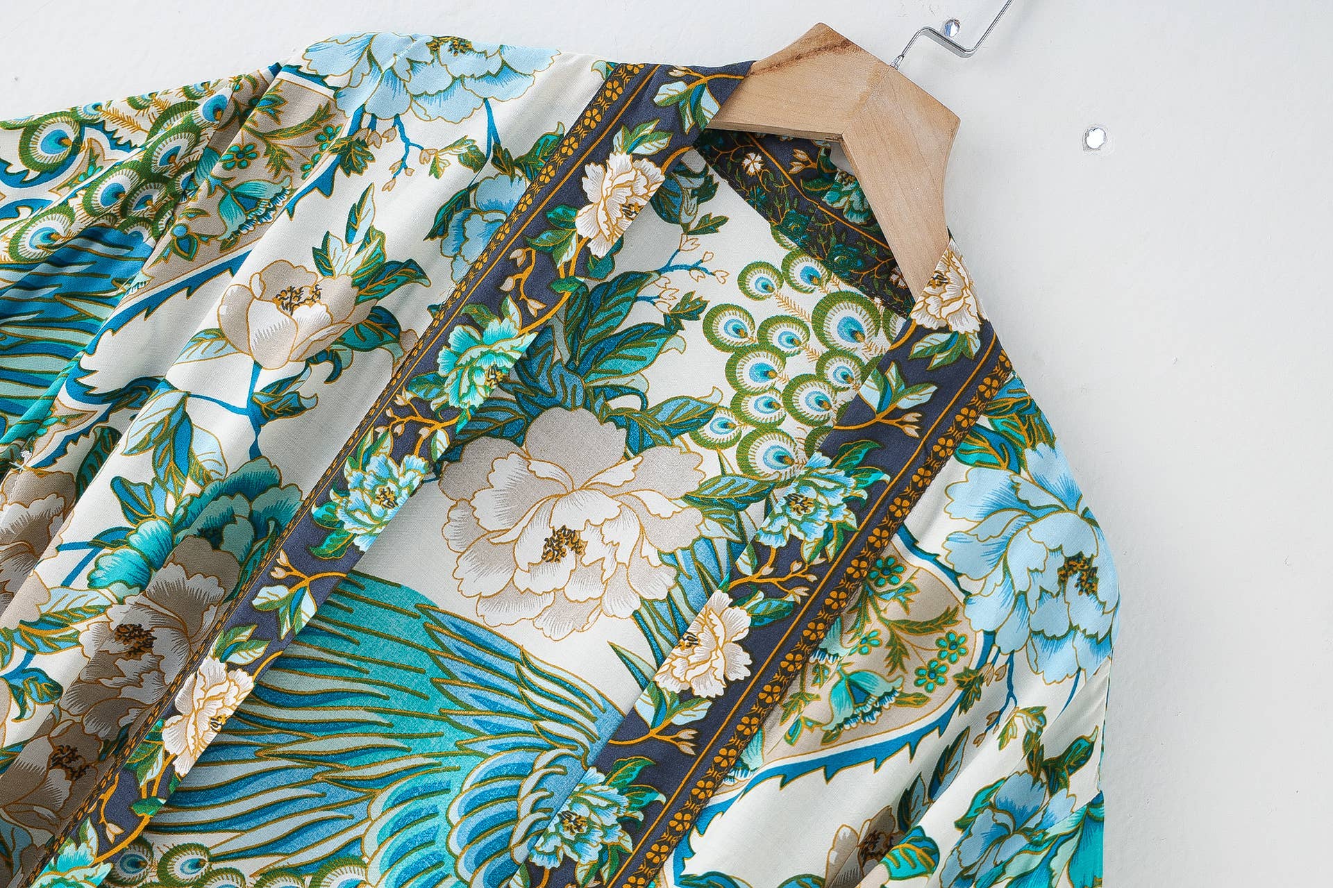 Rosa Clothing - Vente Kimono – femme - Robe kimono longue ceinturée à imprimé paon et fleurs1