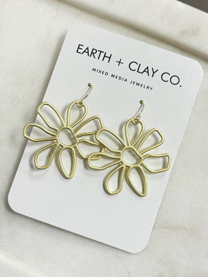 Boucles d'oreilles marguerites en laiton pour la vente par Earth + Clay Collective