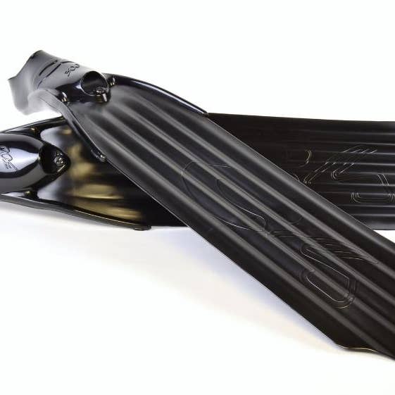 Palmes de plongée C4 - Palmes SURFER BLACK - taille 44/45 pour la vente par Maverick America