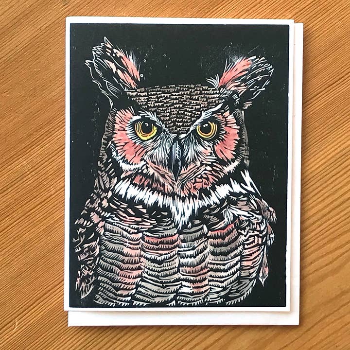 Grand hibou d'Amérique - Carte de présence pour la vente par Claire Emery Art