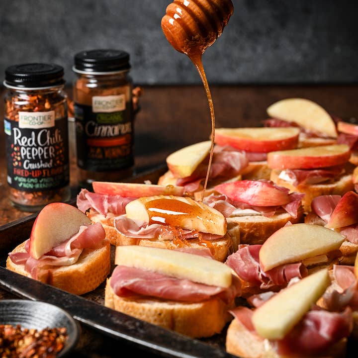 Frontier Co-op - Wholesale Dried Spice - Red Chili Pepper, Crushed, 15K-30K Heat Units, 1.2 Oz2