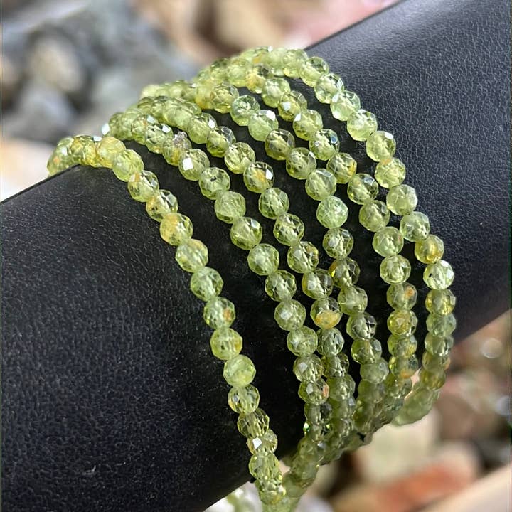 WHOLIFECO - Wholesale Beaded bracelet - Peridot Crystal Bracelet3