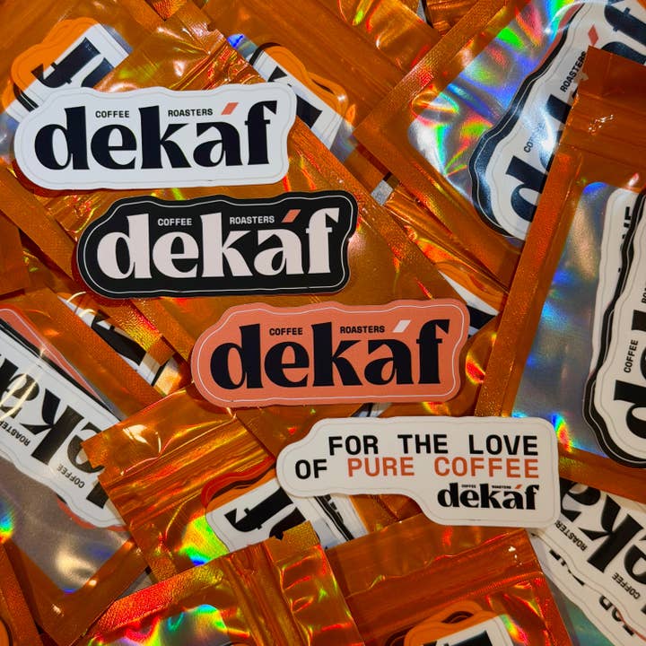 Il Pacchetto Adesivi Logos - Serie 001 per la vendita all'ingrosso da parte di Dekáf Coffee Roasters