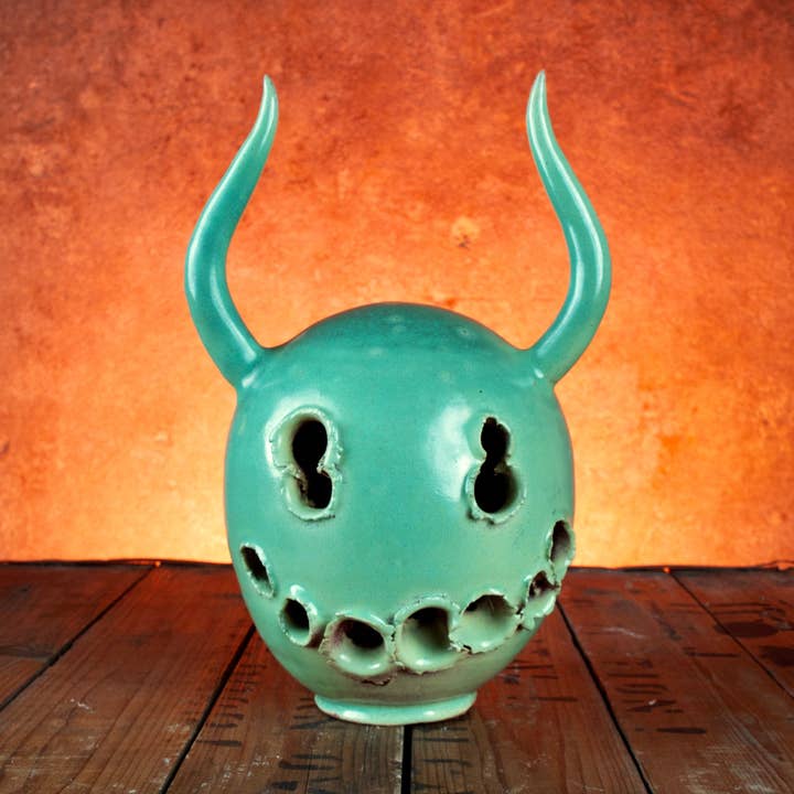 Bombning smil nr. 2 (med horn) for engroshandel hos MENA FUECO studio