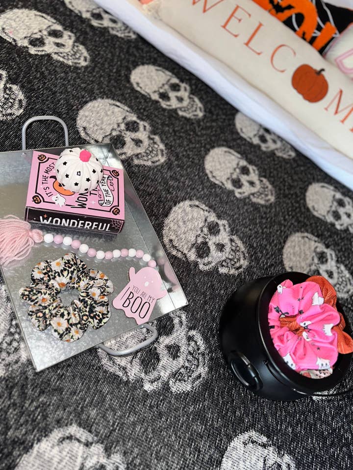 Wild Angel Stor Scrunchie för wholesale av Valley Girl Co.