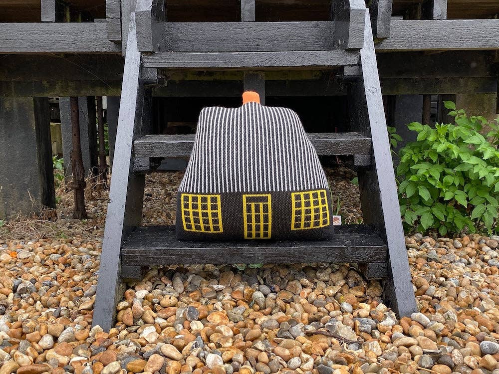 Donna Wilson - Vente Coussins de chaise - Coussin Maison de campagne - Noir1