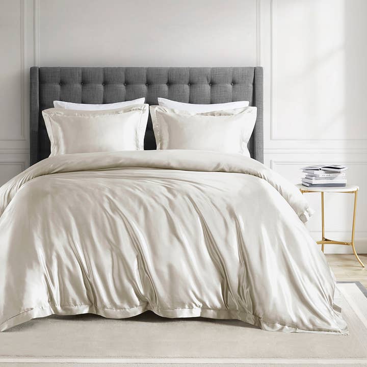 Olliix - Wholesale Bedding Set - 4 Piece Solid Satin Comforter Set, Ivory