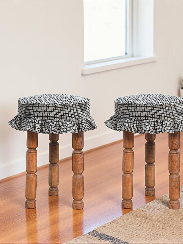 Housse de tabouret de bar en lin style ferme, imprimée à la main au tampon pour la vente par Eyda Homes