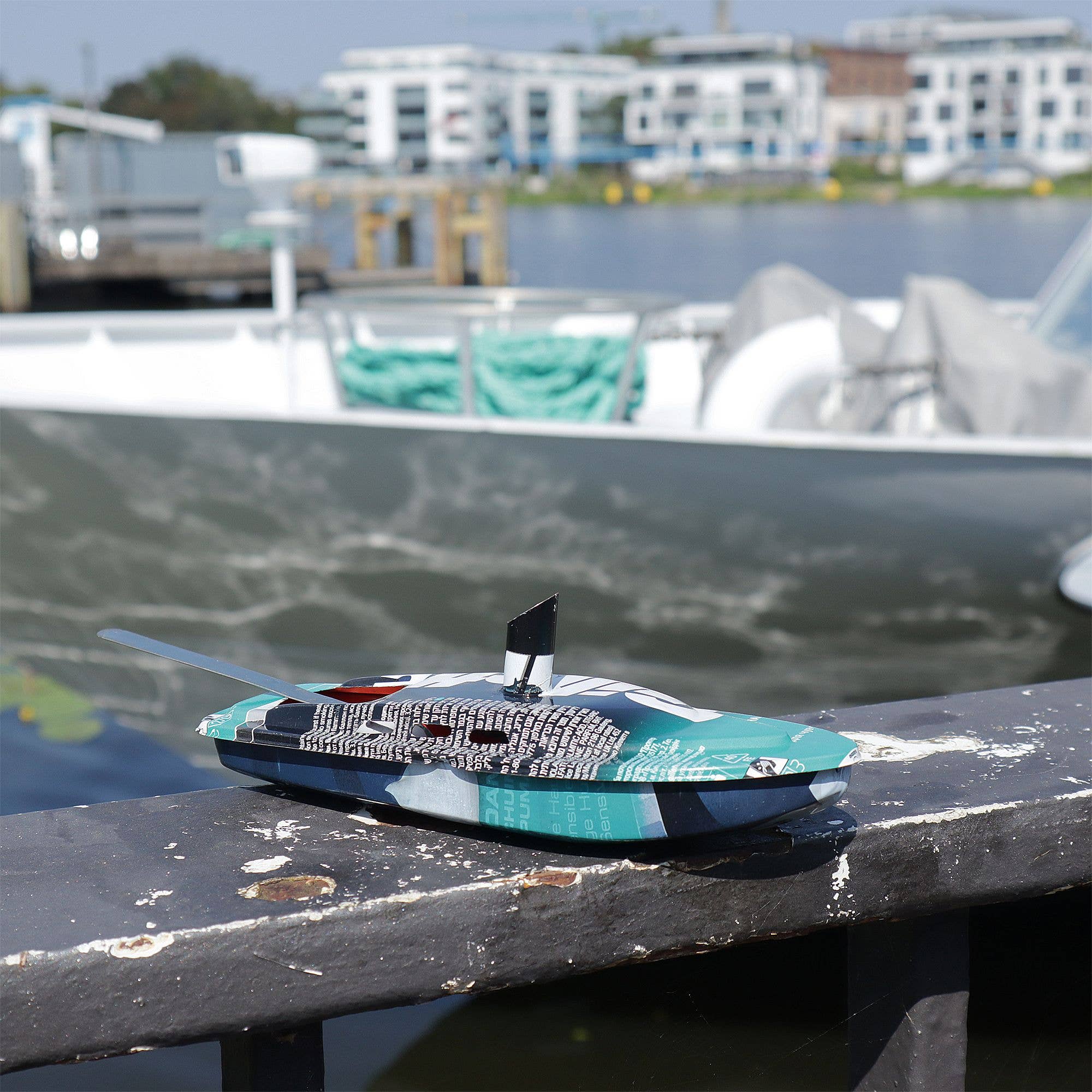 Tribal Trade GmbH - Wholesale Classic Toy - Kids - Tin Toy Boat Recycle Candle Boat Pop Pop Knatterboat7