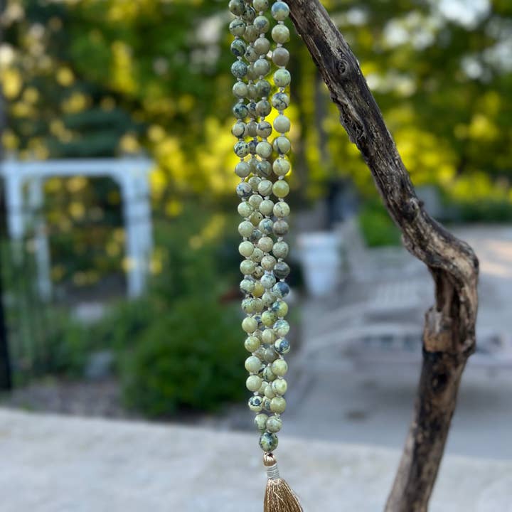 Lungta Imports - Venta al por mayor Collar de cuentas de oración - Mala natural de serpentina con nudos a mano, 108 cuentas, rosario para meditación, collar japa, incluye bolsa de seda gratis5