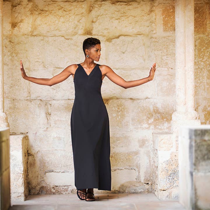 Long black dress with pockets for wholesale by Ojos Negros