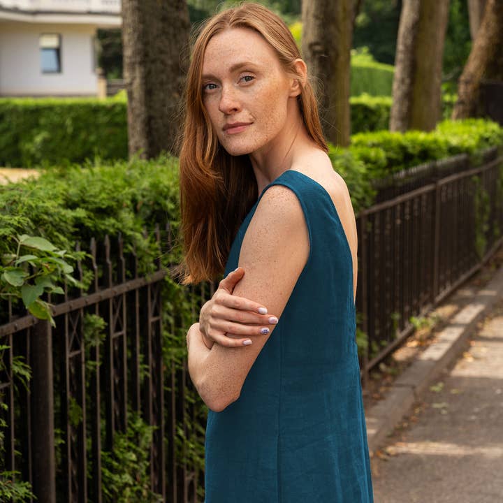 menique – Engroshandel Kjole - Dame – Linnen maxi kjole Stella med åben ryg - elegant rygfri kjole7