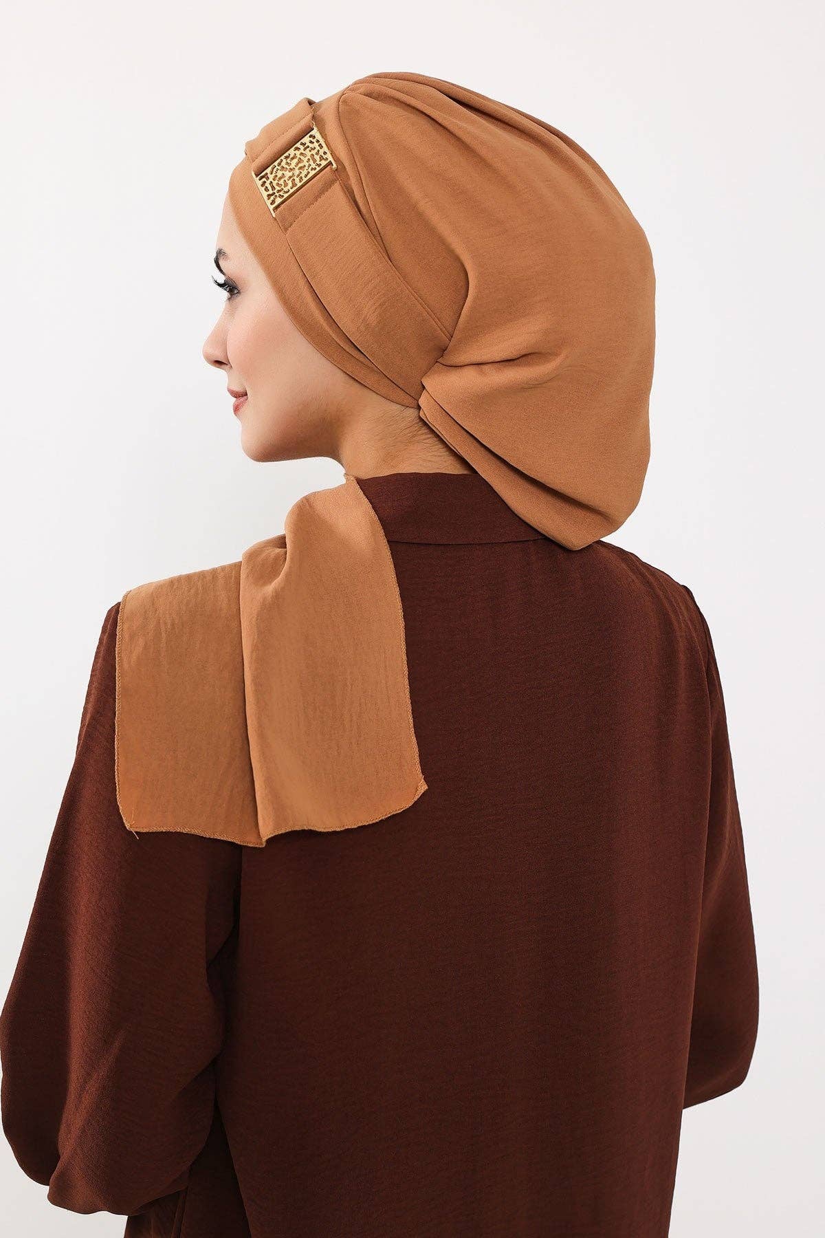 Aisha's Design – wholesale Hijab – Women’s – Modest Fashion Instant Aerobin Turban with Leopard Pattern Accessory, Pre-Tied Aerobin Hijab with Chic Metal Accessory,HT-11A61