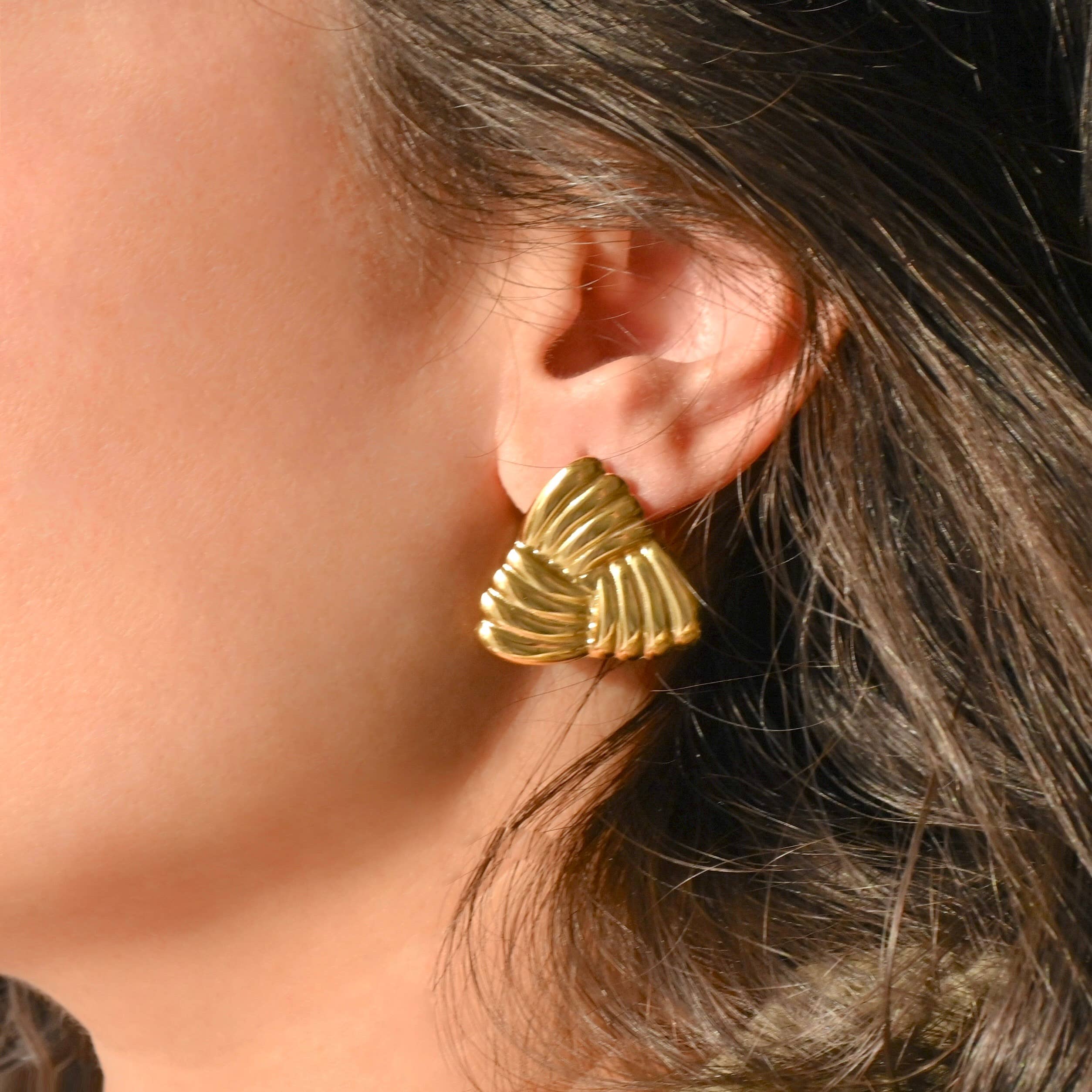 Blueyejewelry - Vendita all'ingrosso Orecchini pendenti - Orecchini Geometrici - Orecchini a Conchiglia Impermeabili con Creste6