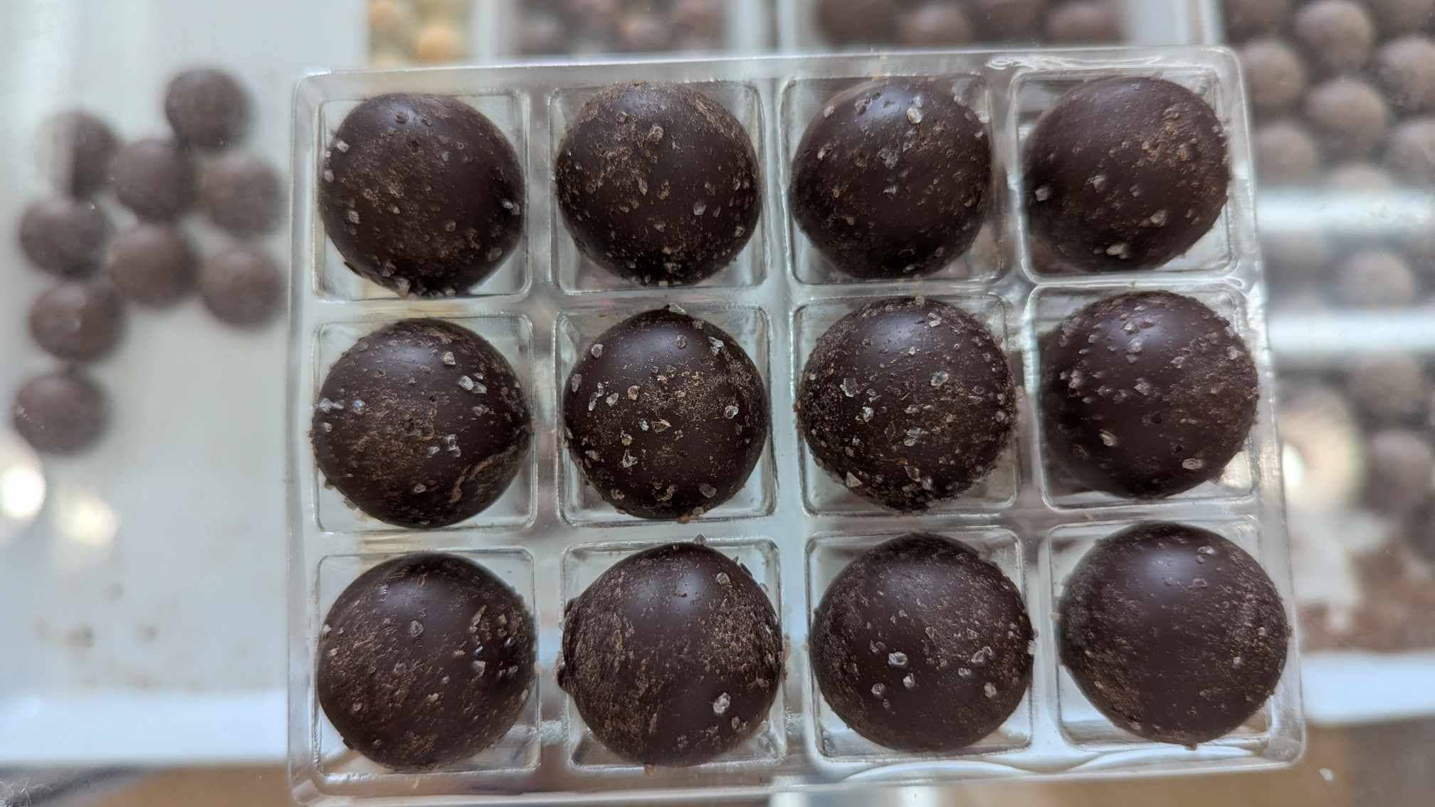 Color Me Chocolate – Engroshandel Chokoladeæsk – Chokoladetrøfler - Havsalt Karamel
