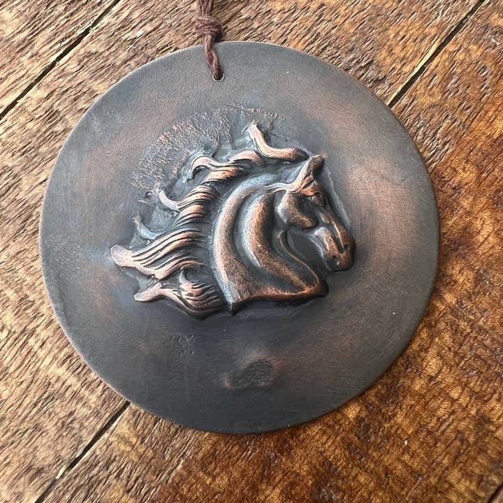Pferdeanhänger aus Kupfer für den Großhandel von The Beaded Pony