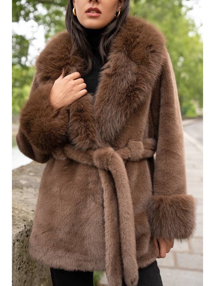 CHOKLATE PARIS – Engroshandel Pels-/kunstpelsfrakke - Dame – Faux fur coat with large collar - Y17110