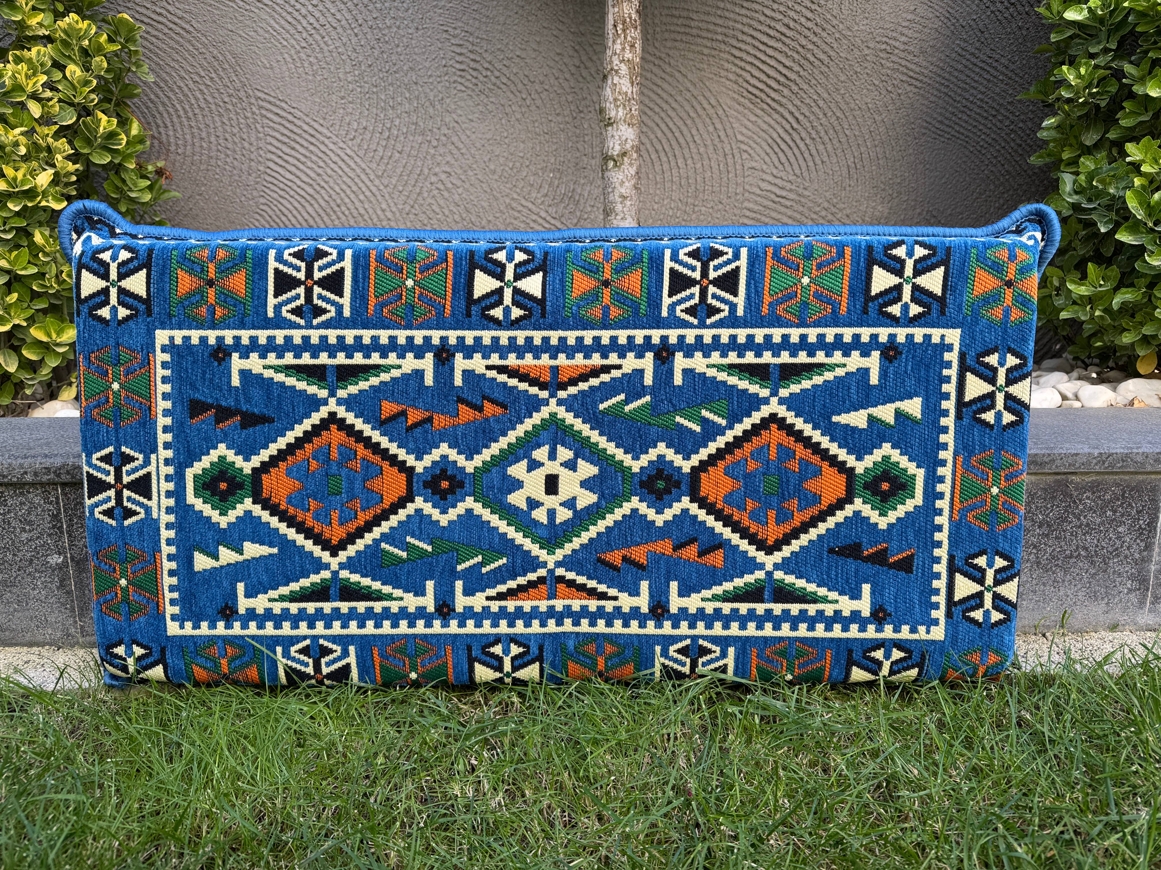 The Loom Wholesale – Großhandel Polsterhocker – Handgefertigte Bodensitzgelegenheit - Kilim-gemusterter Ottomanen-Bodensofa10